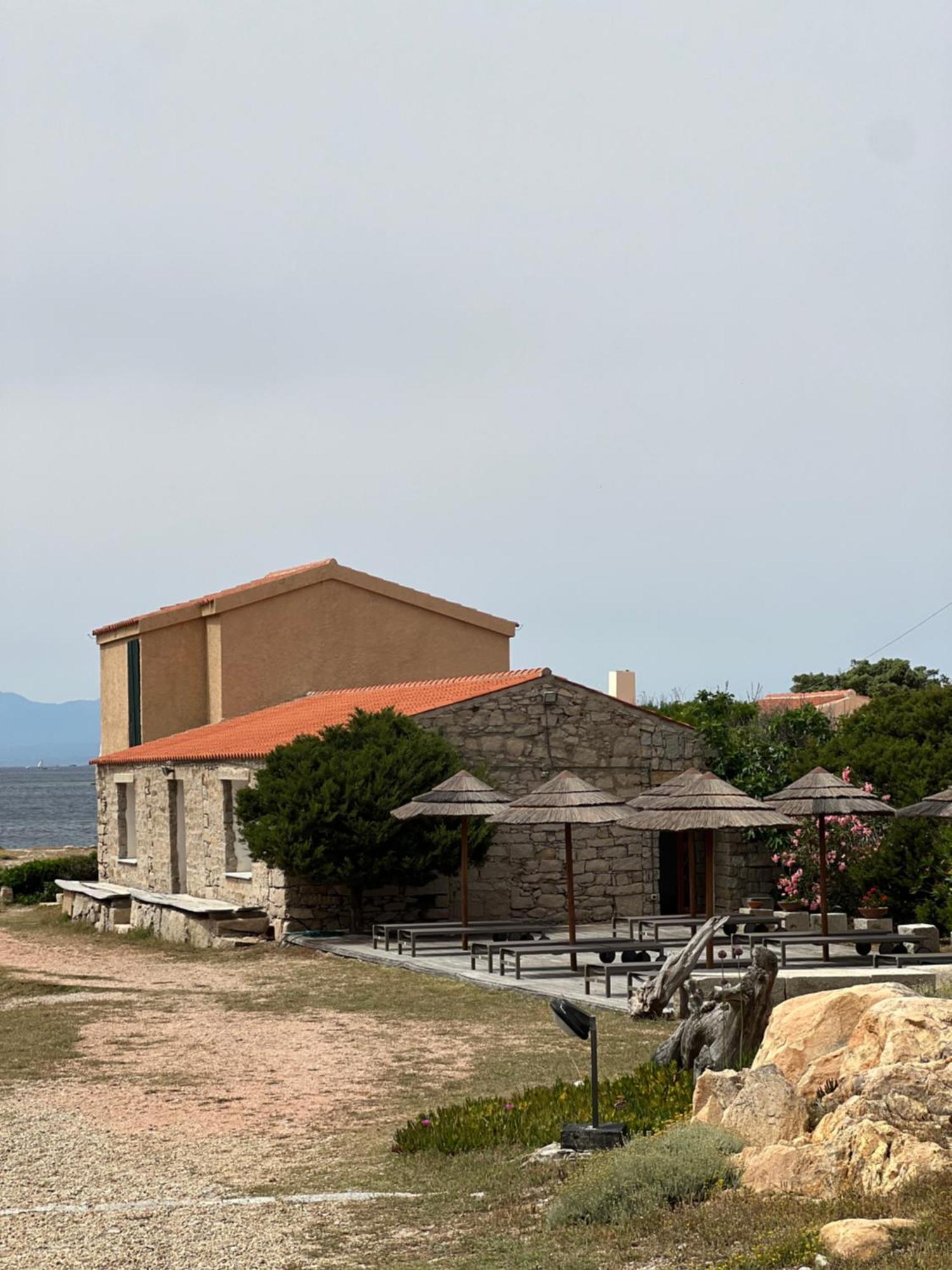 Appartamento Il Caracolo A Cala Francese ラ・マッダレーナ エクステリア 写真
